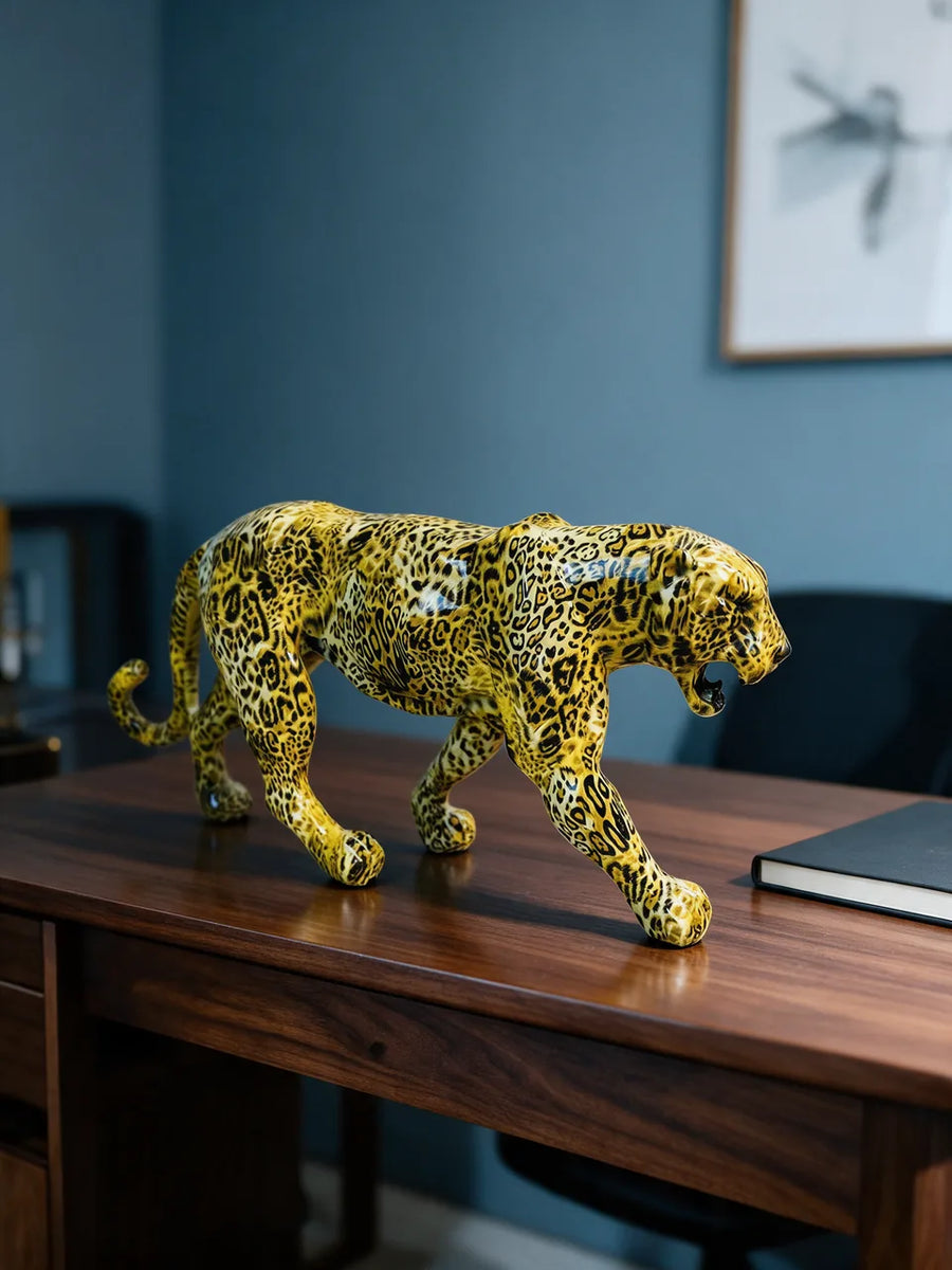 Wild Leopard: في المكتب