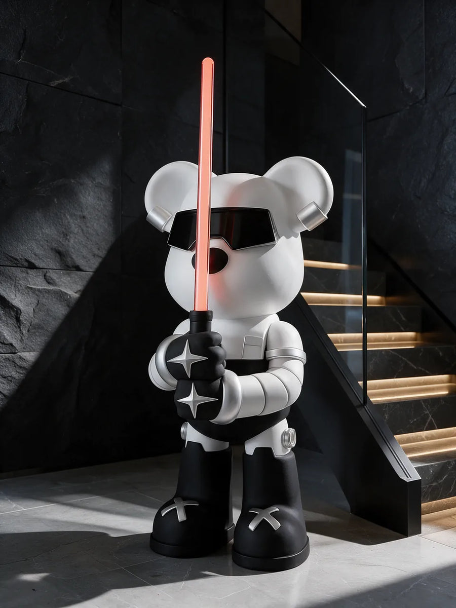 Stormtrooper Bear: في المدخل