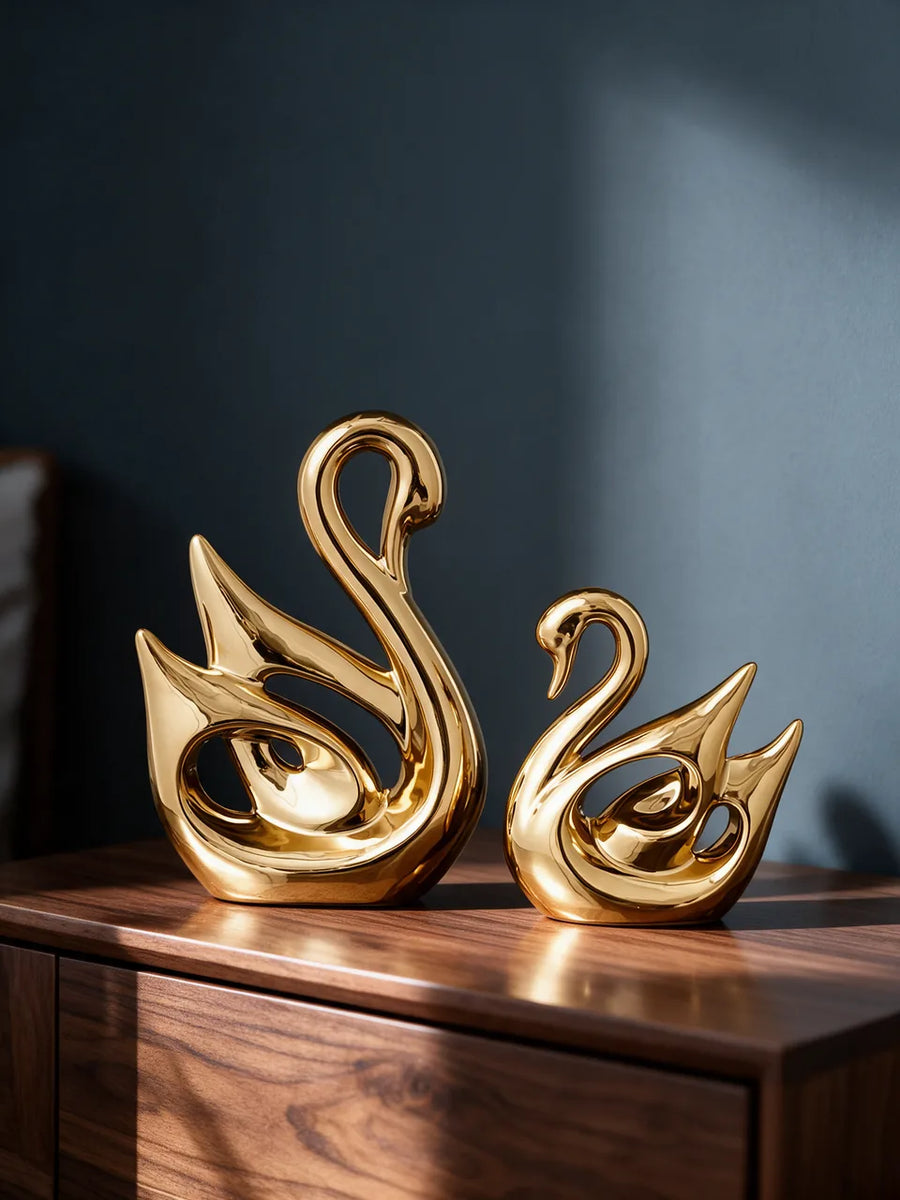 Golden Swans: 卧室中