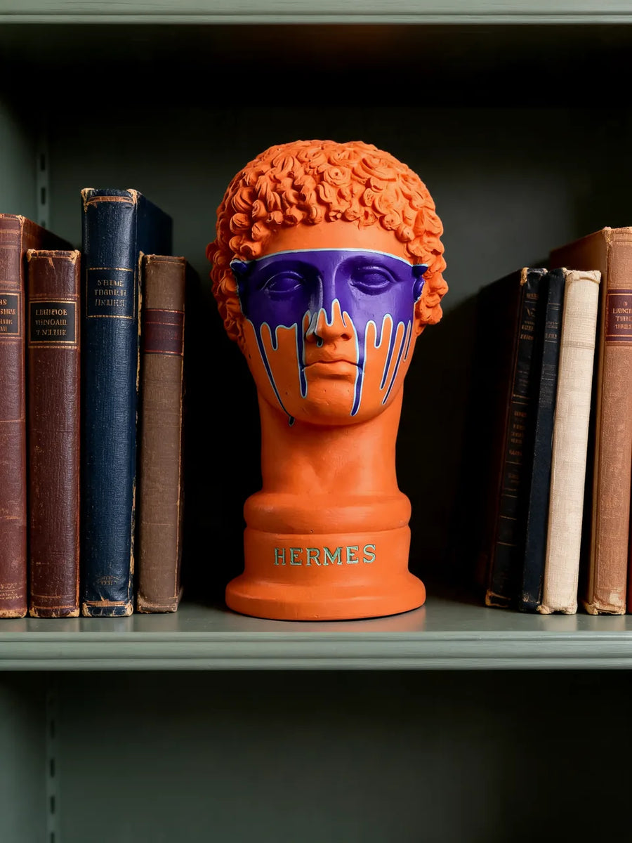 Hermes Tulip: En la biblioteca