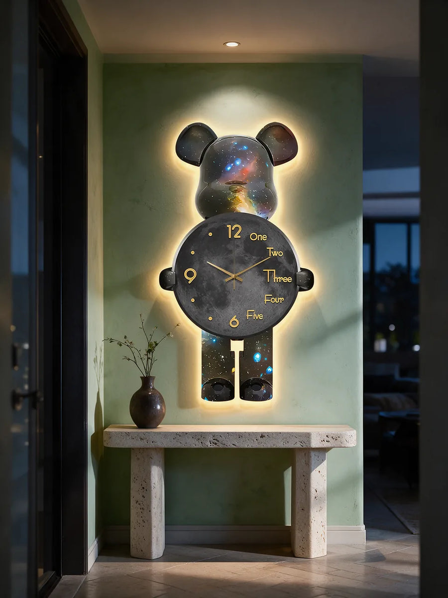 Galaxy Bear Clock: Im Eingangsbereich