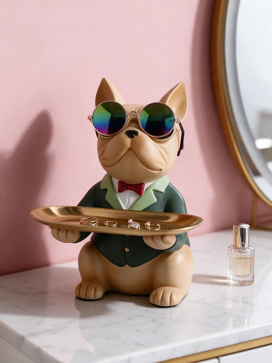 Green Jacket Bulldog: عند طاولة الزينة