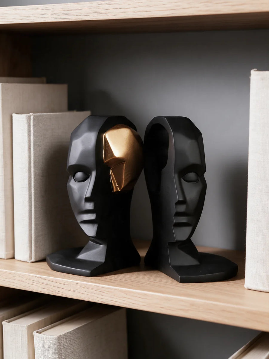 Golden Brain: À la bibliothèque