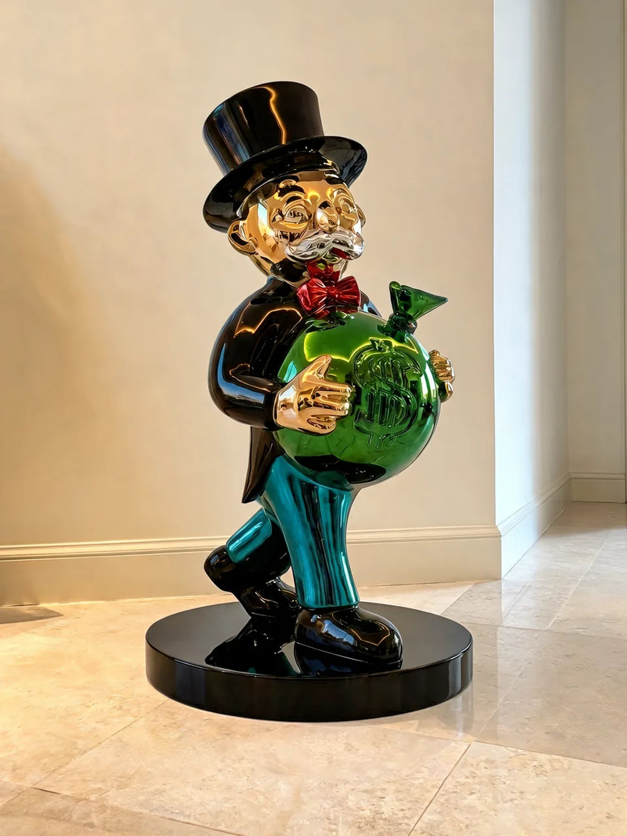 Mr. Wealth Lifesize: Girişte