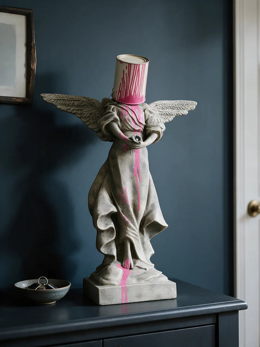Banksy Bucket Angel: Girişte