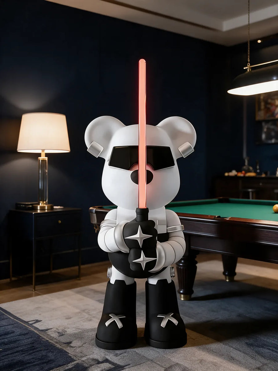 Stormtrooper Bear: في غرفة الألعاب