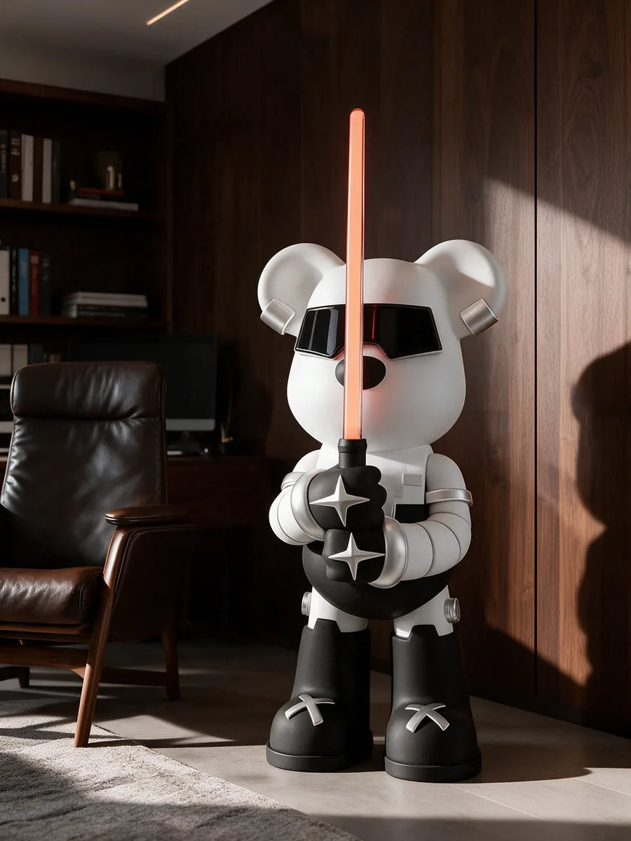 Stormtrooper Bear: في المكتب المنزلي