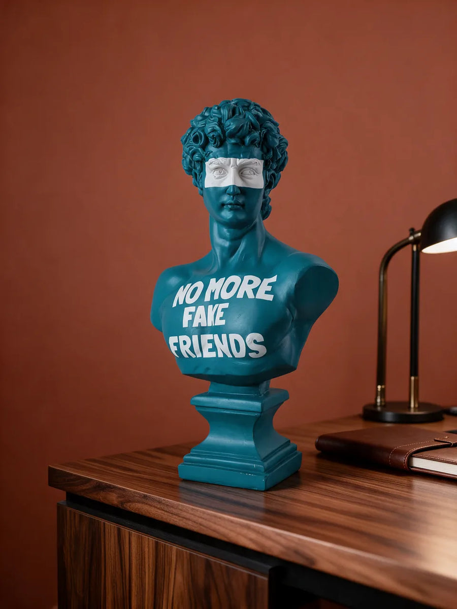 No Fake Friends: オフィスに