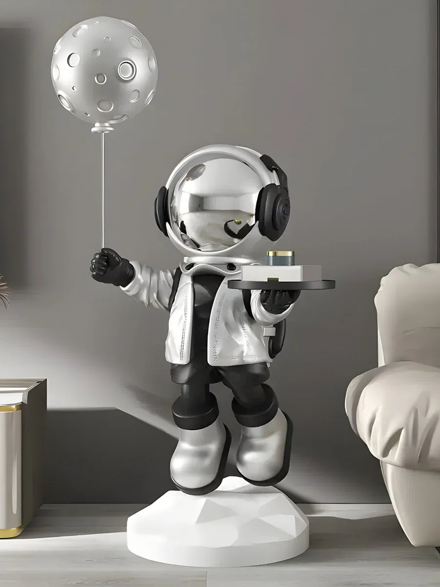 Butler Astronaut: في المدخل