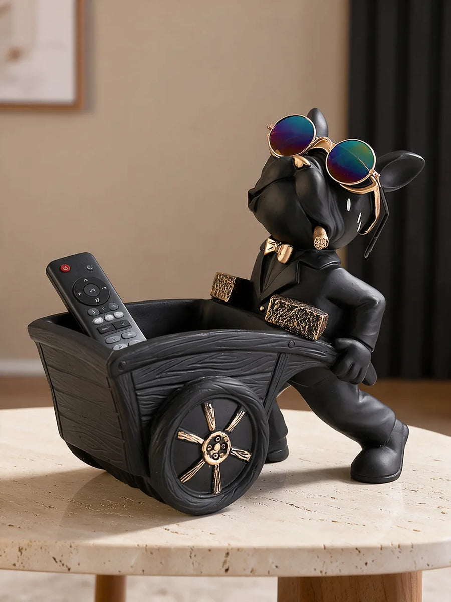 Frenchie Hustler: Living room
