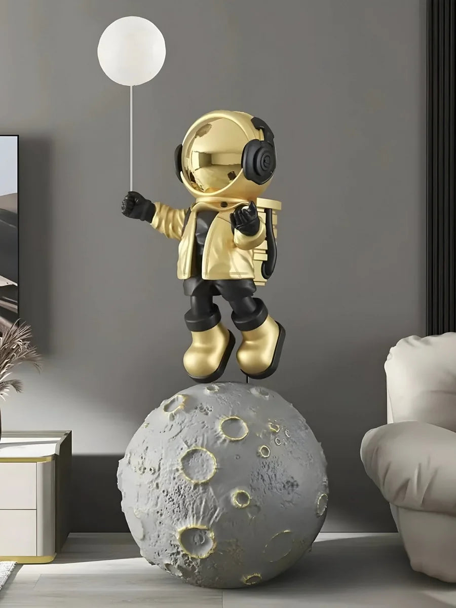 Glow Moonwalk Astronaut: In ingresso