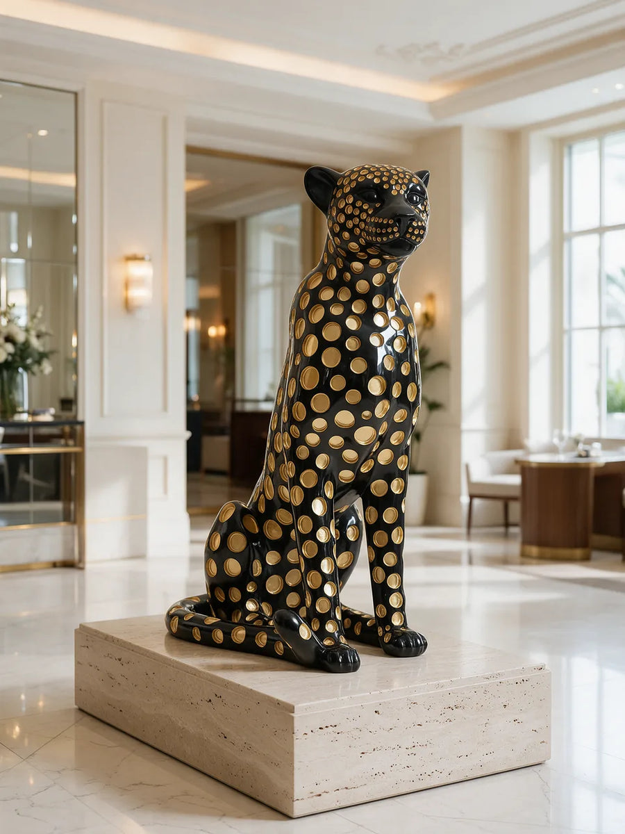 Spotted Cheetah: Otelde
