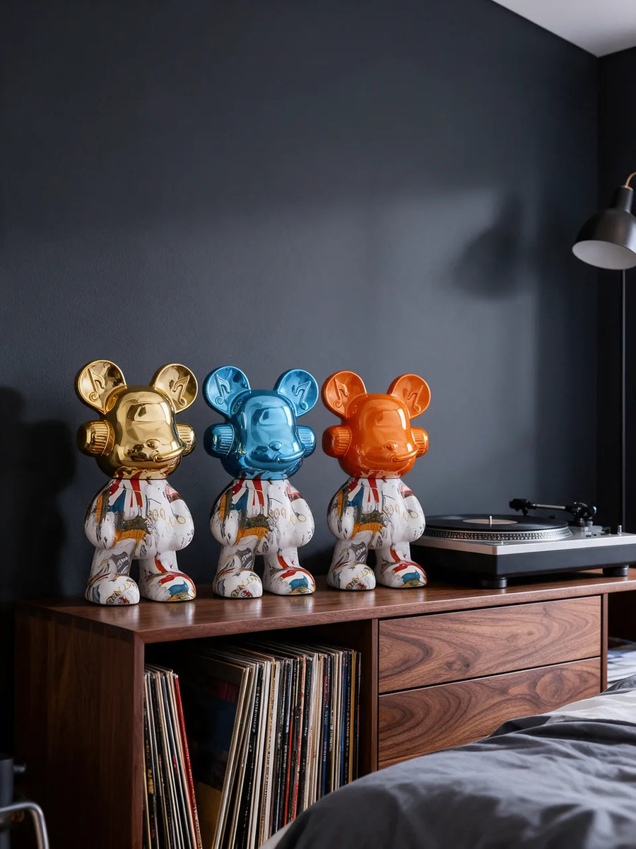 Psychedelic Bear: في غرفة مراهق