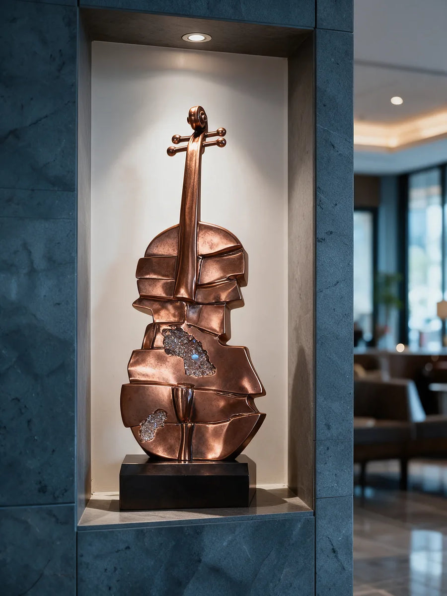 Golden Violin: Otelde